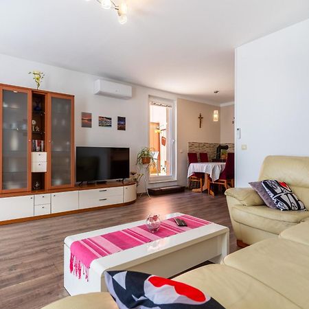 Apartman Laura Cres Exterior foto