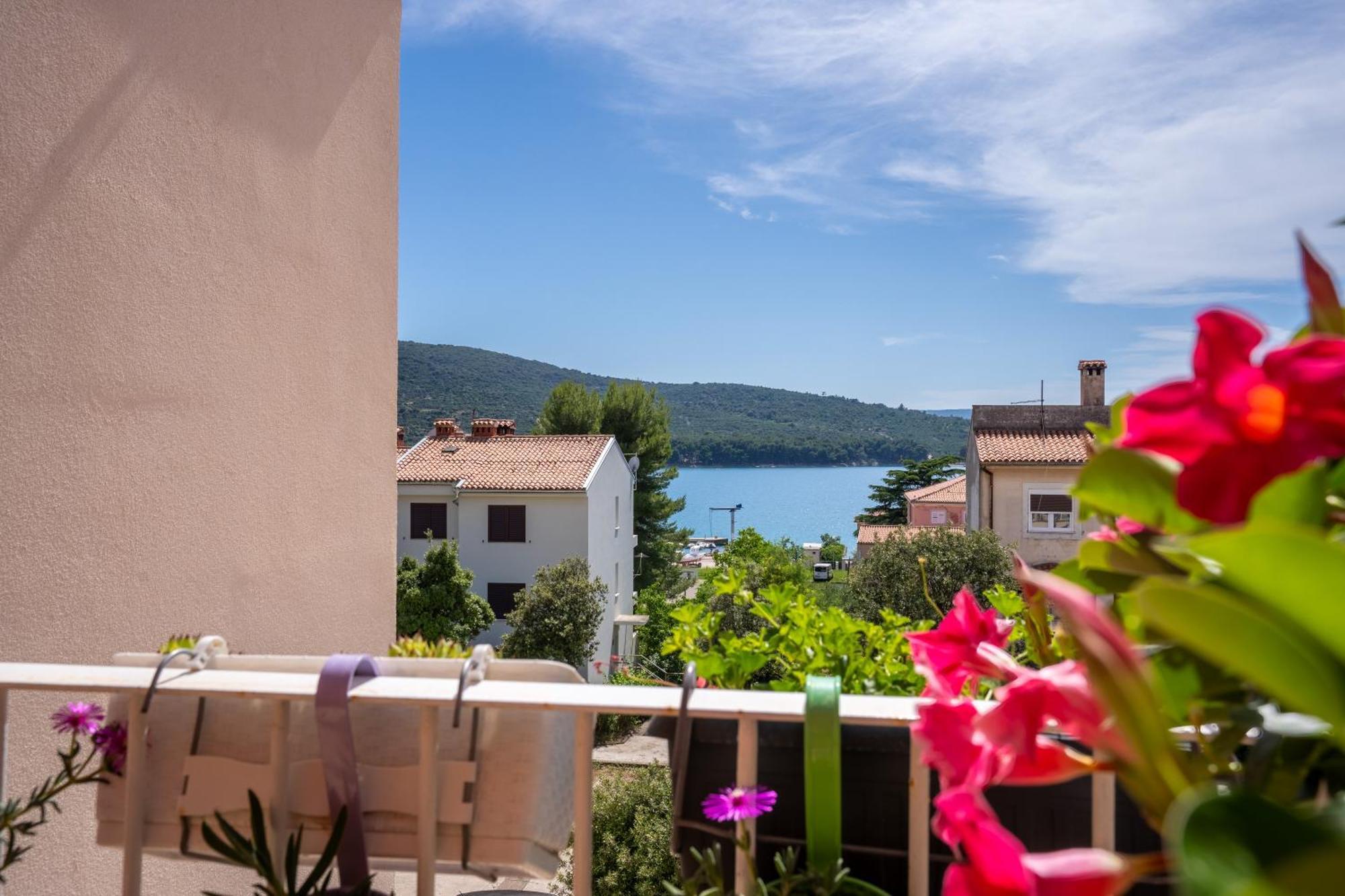 Apartman Laura Cres Exterior foto